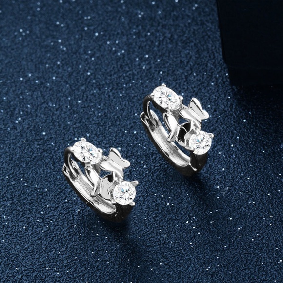 ❤️4 for $20 Sale❤️ silver butterfly hoop Earrings - Picture 2 of 4
